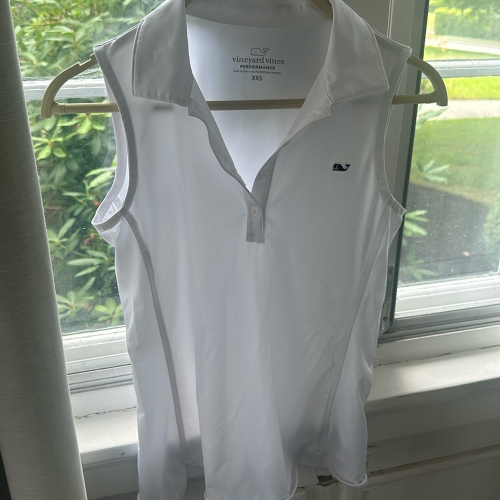 White Vineyard Vines Performance top